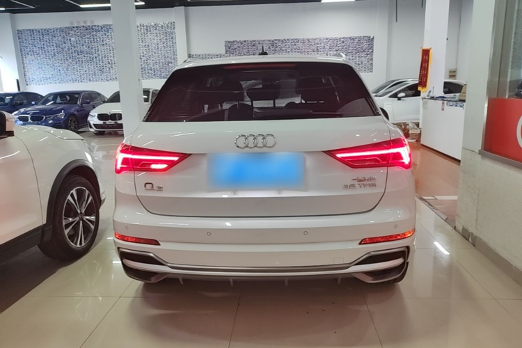 Audi Q3 2022 car image #6