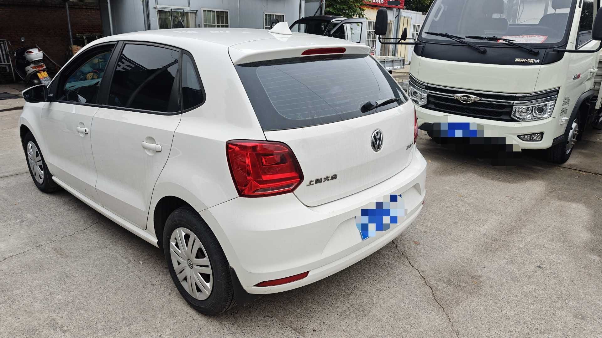 Volkswagen Polo 2015 car image #4