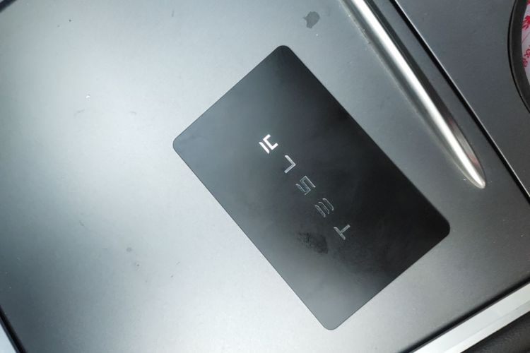Tesla Model Y 2023 car image #9