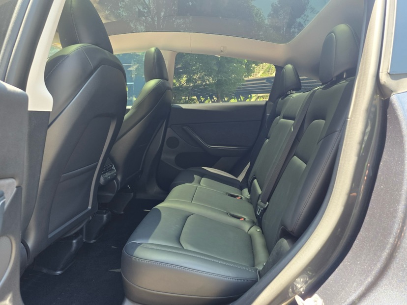 Tesla Model Y 2024 #4 Tesla Model Y 2024 car image #4
