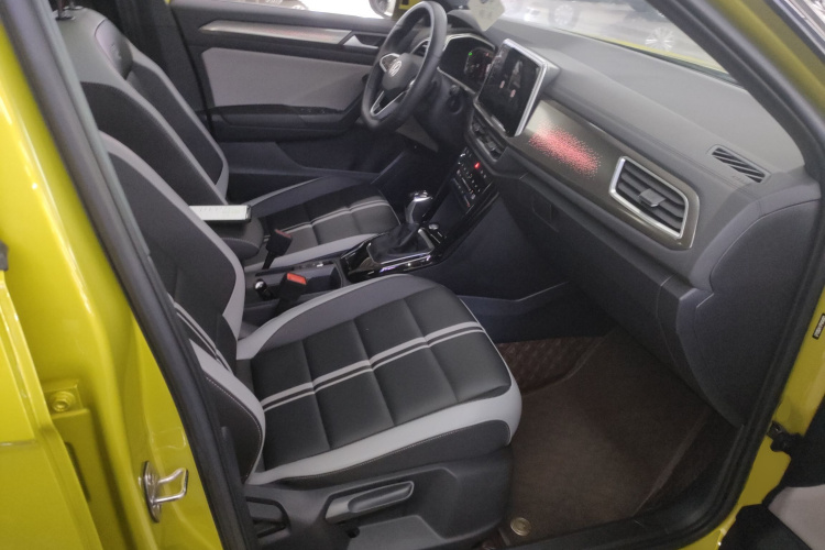 Volkswagen T-Roc 2023 car image #24