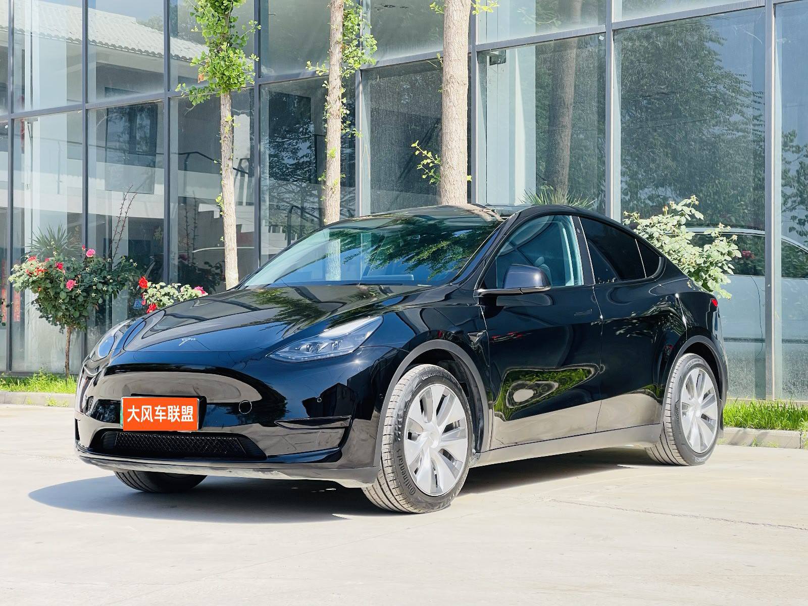 Tesla Model Y 2022 Tesla Model Y 2022 car image