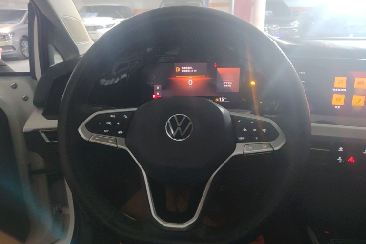 Volkswagen Golf 2023 car image #11
