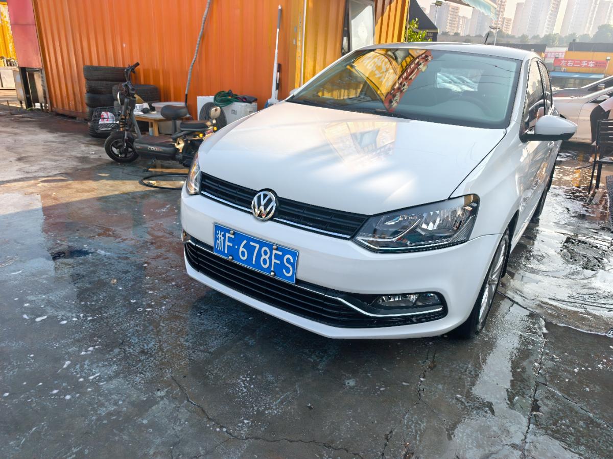 Volkswagen Polo 2015 Volkswagen Polo 2015 immagine di auto