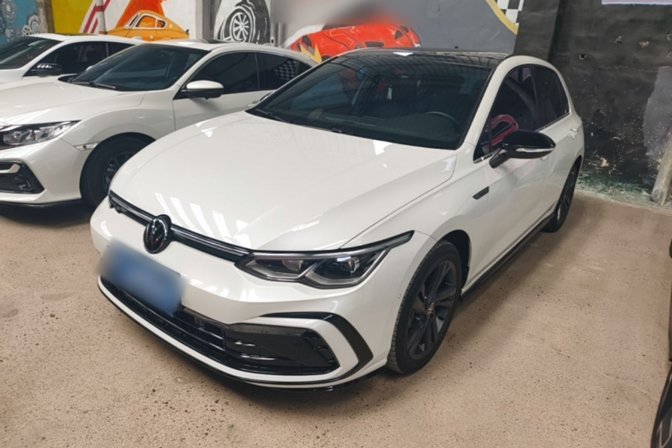 Volkswagen Golf 2023 car image #2