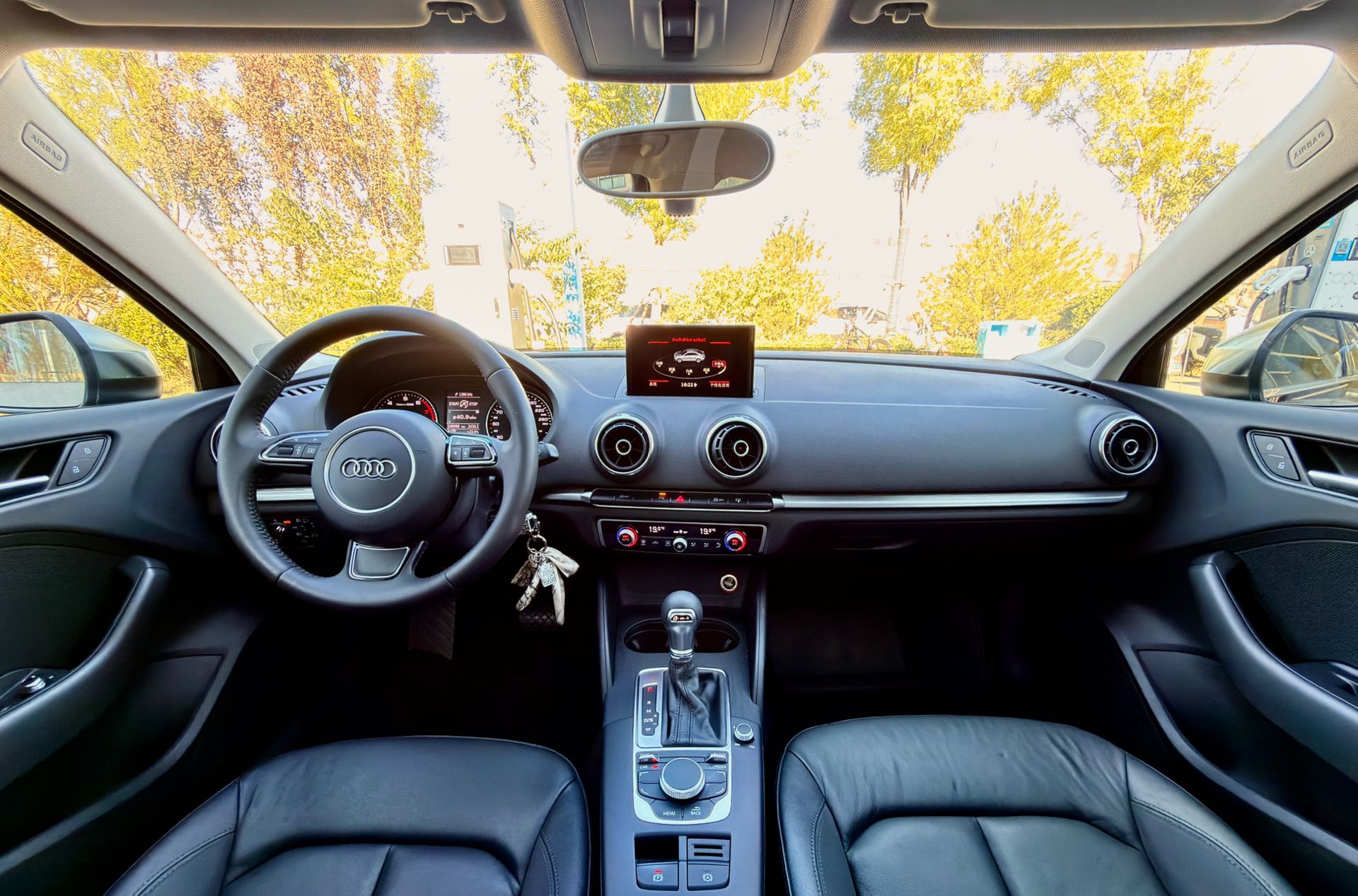 2015 car image #7