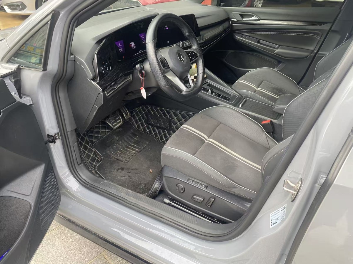 Volkswagen Golf 2022 car image #4