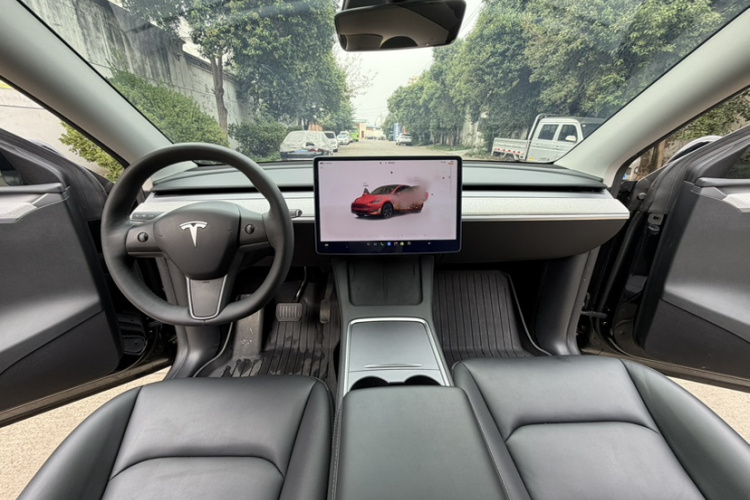 Tesla Model Y 2023 #17 Tesla Model Y 2023 car image #17