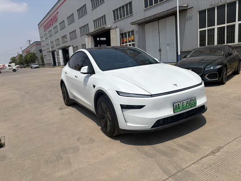 Tesla Model Y 2025 #3 Tesla Model Y 2025 car image #3
