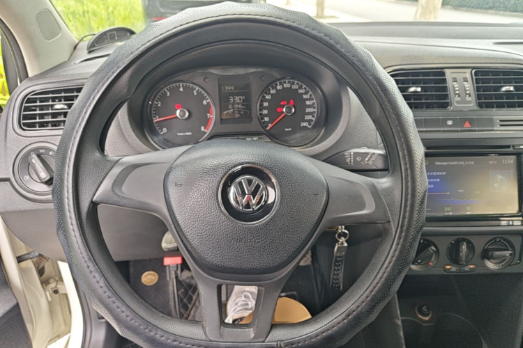 Volkswagen Polo 2015 #11 Volkswagen Polo 2015 car image #11