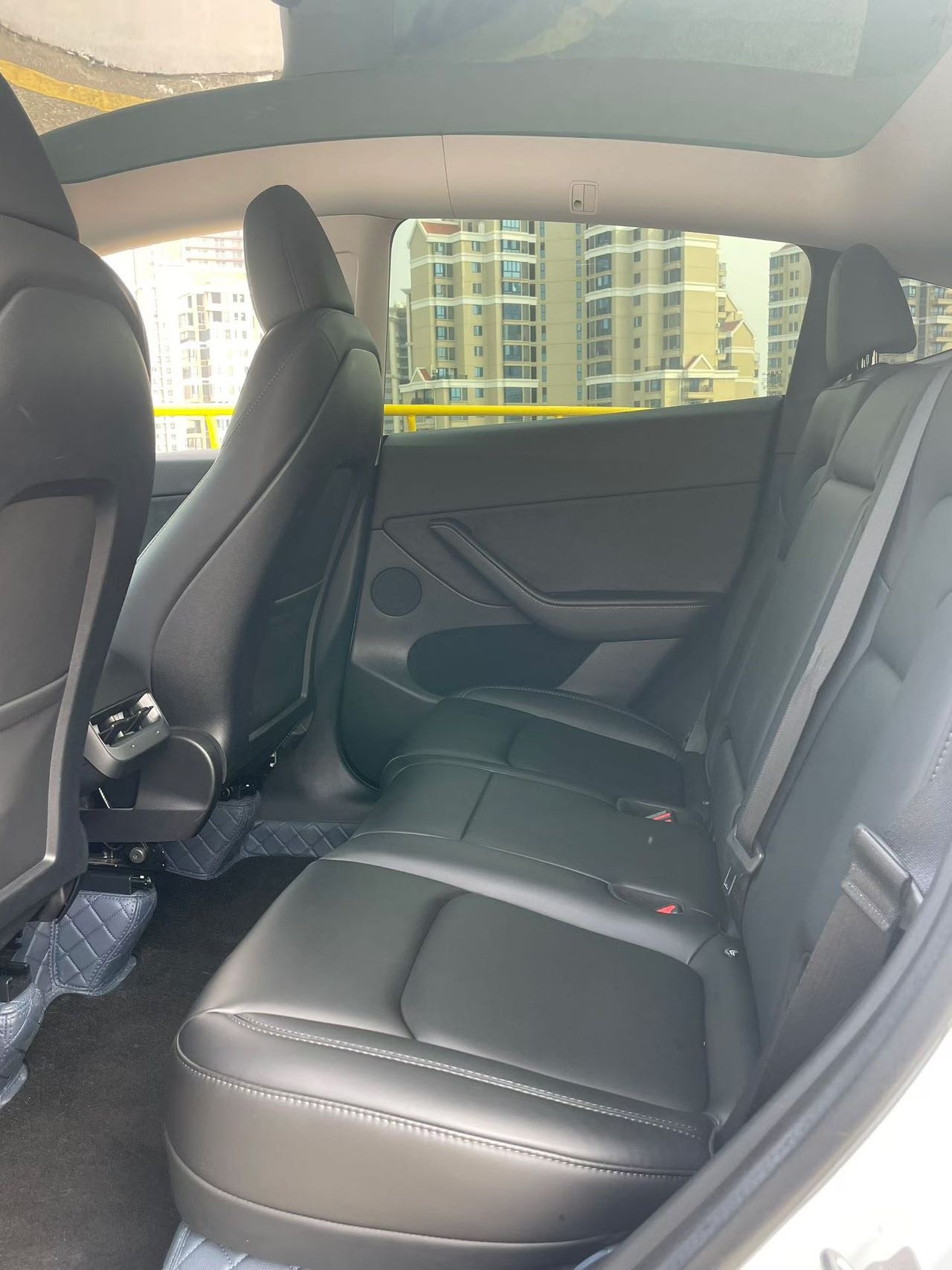 Tesla Model Y 2023 #8 Tesla Model Y 2023 car image #8