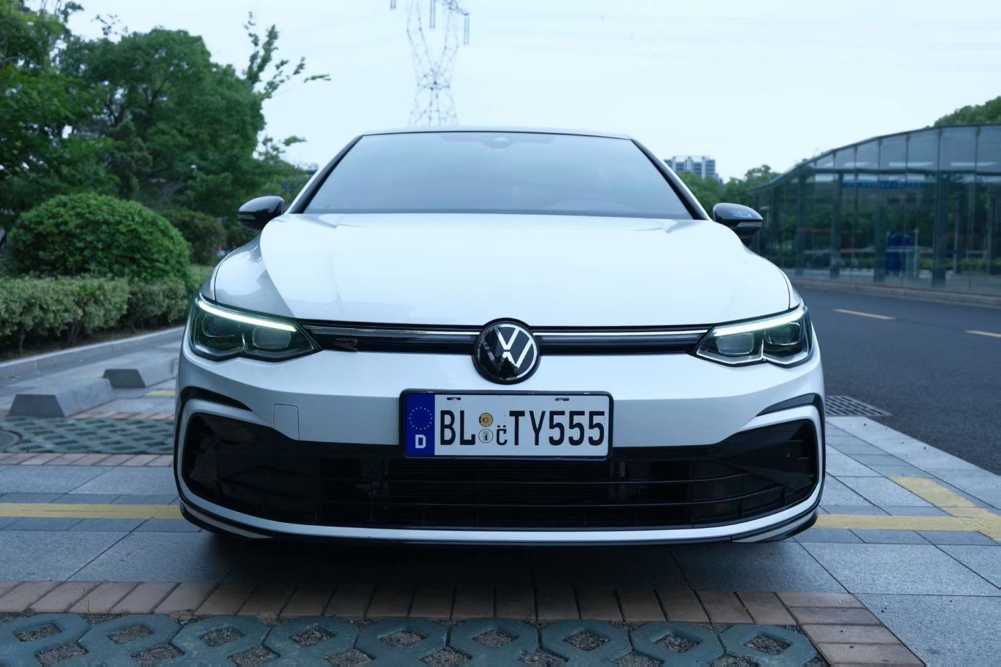 Volkswagen Golf 2024 car image #2