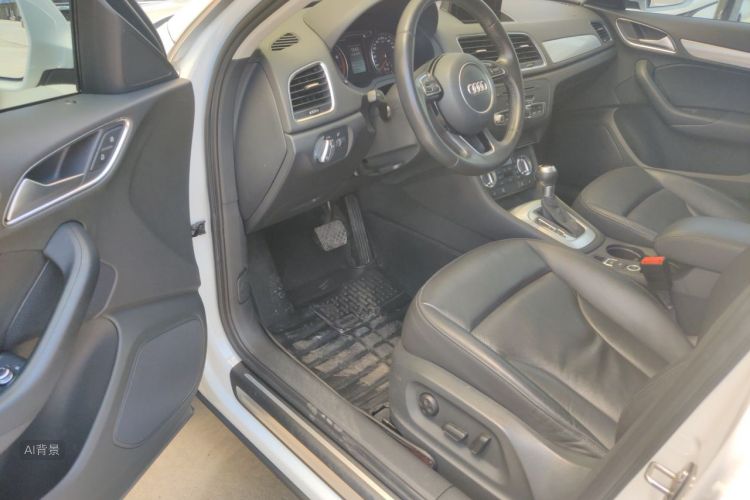 Audi Q3 2014 car image #18