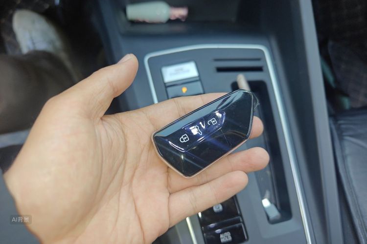 Volkswagen Golf 2023 car image #10