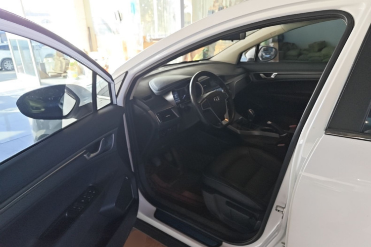 GEELY Emgrand GS 2017 car image #12