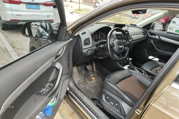 Audi Q3 2017 car image #18