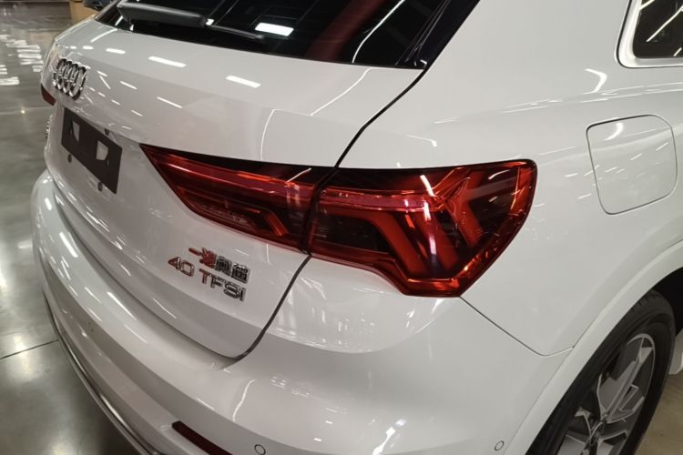 Audi Q3 2022 car image #8