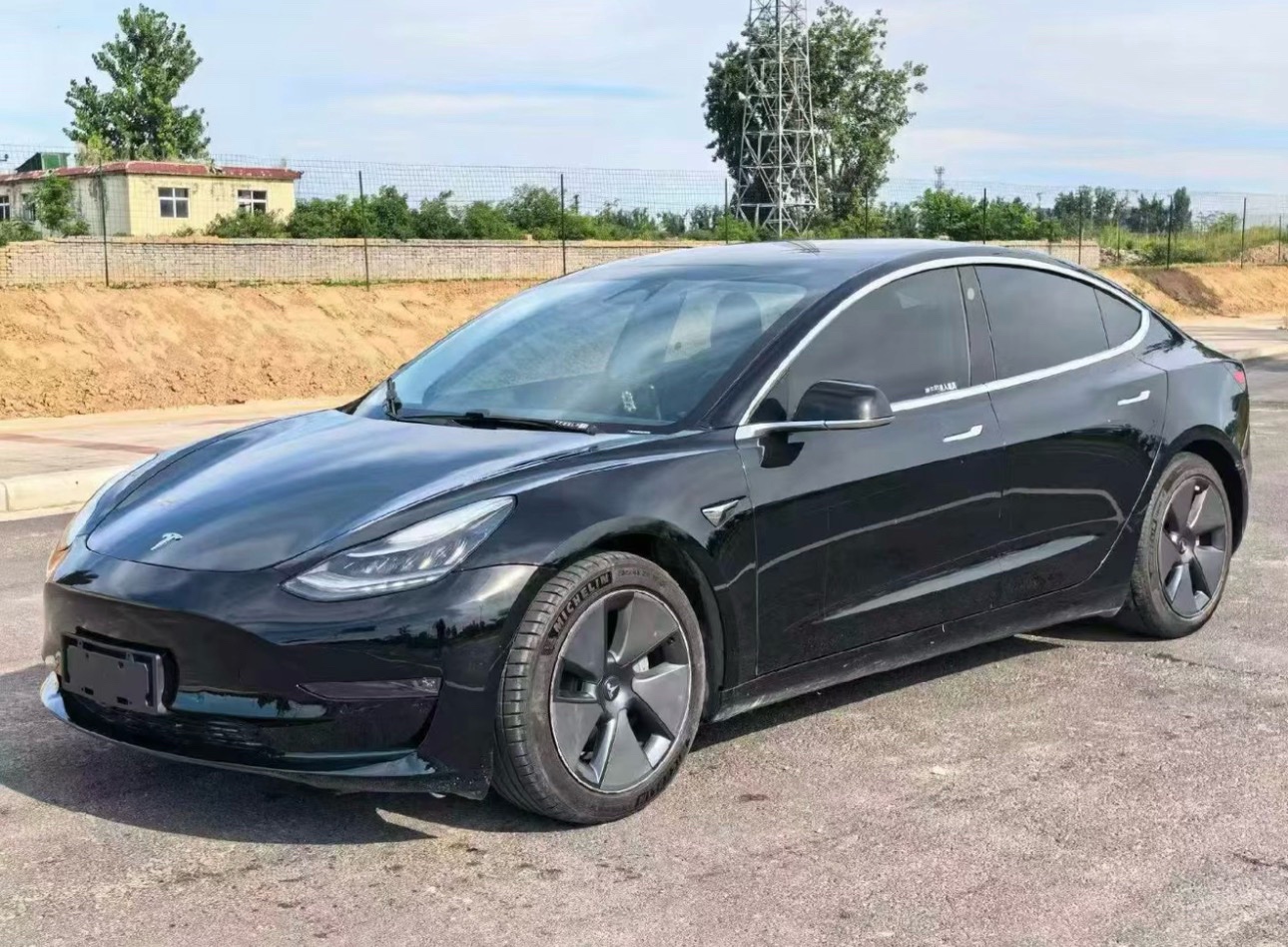Tesla Model 3 2020 car image 