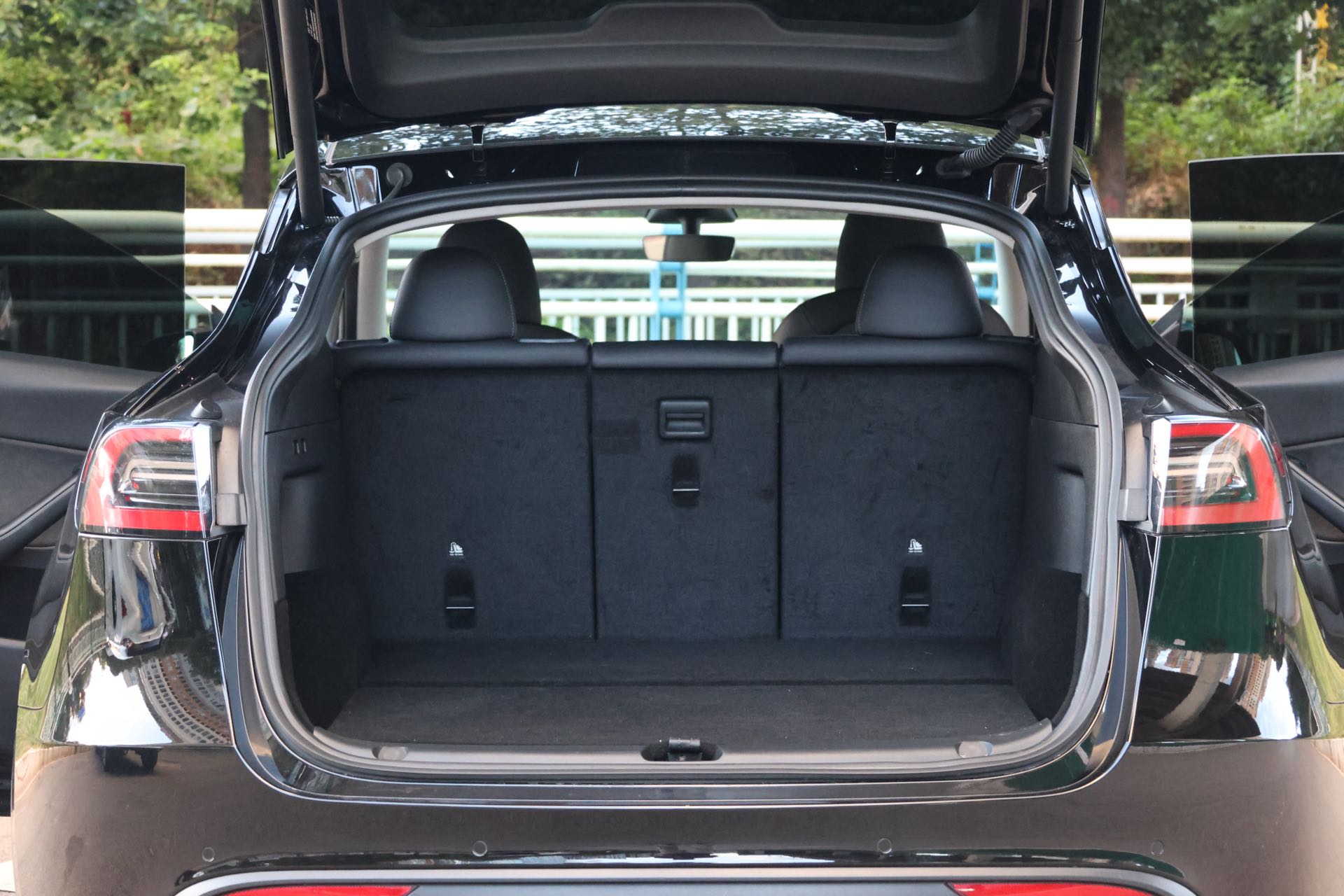 Tesla Model Y 2023 #10 Tesla Model Y 2023 car image #10
