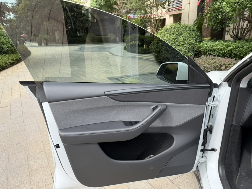 Tesla Model Y 2025 #11 Tesla Model Y 2025 car image #11