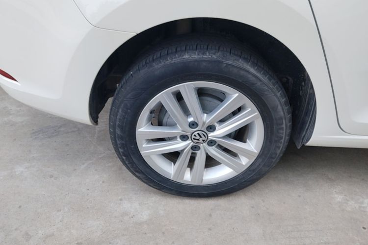 Volkswagen Santana 2016 car image #10