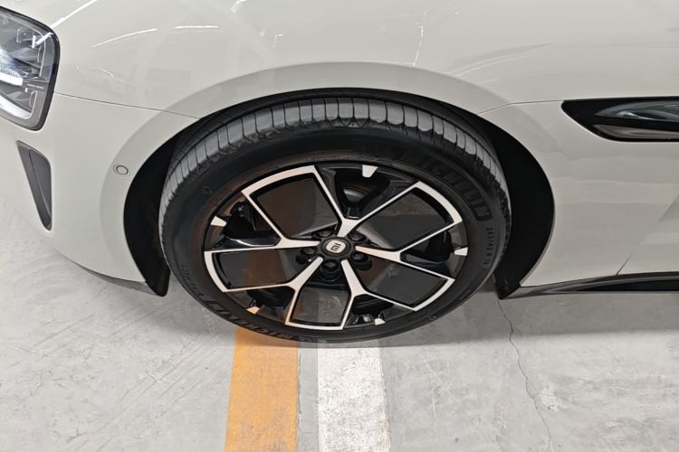 MI SU7 2025 car image #3