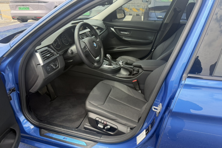 BMW 3 Series 2017 صورة سيارة #11