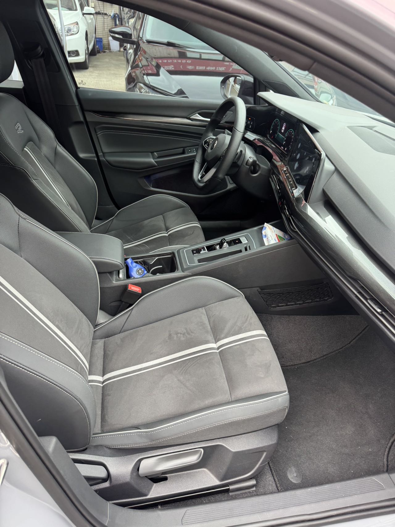 Volkswagen Golf 2024 car image #5