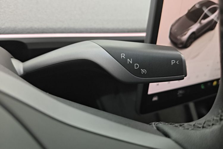 Tesla Model Y 2024 #18 Tesla Model Y 2024 car image #18