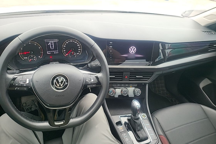 Volkswagen Bora 2022 car image #10