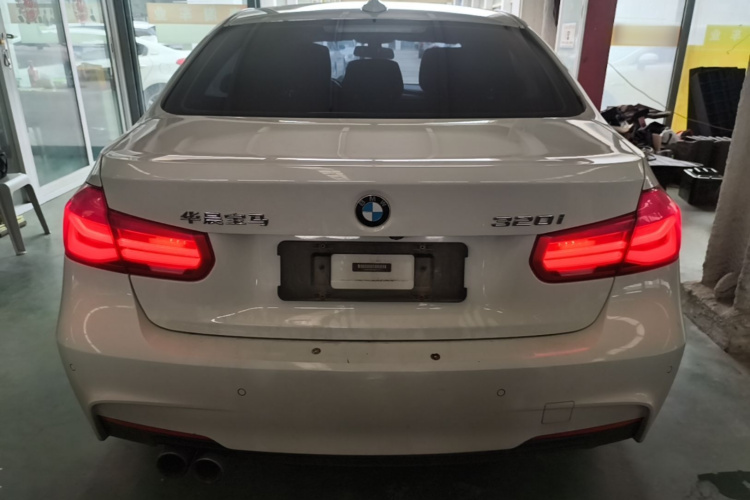 BMW 3 Series 2018 car image #6