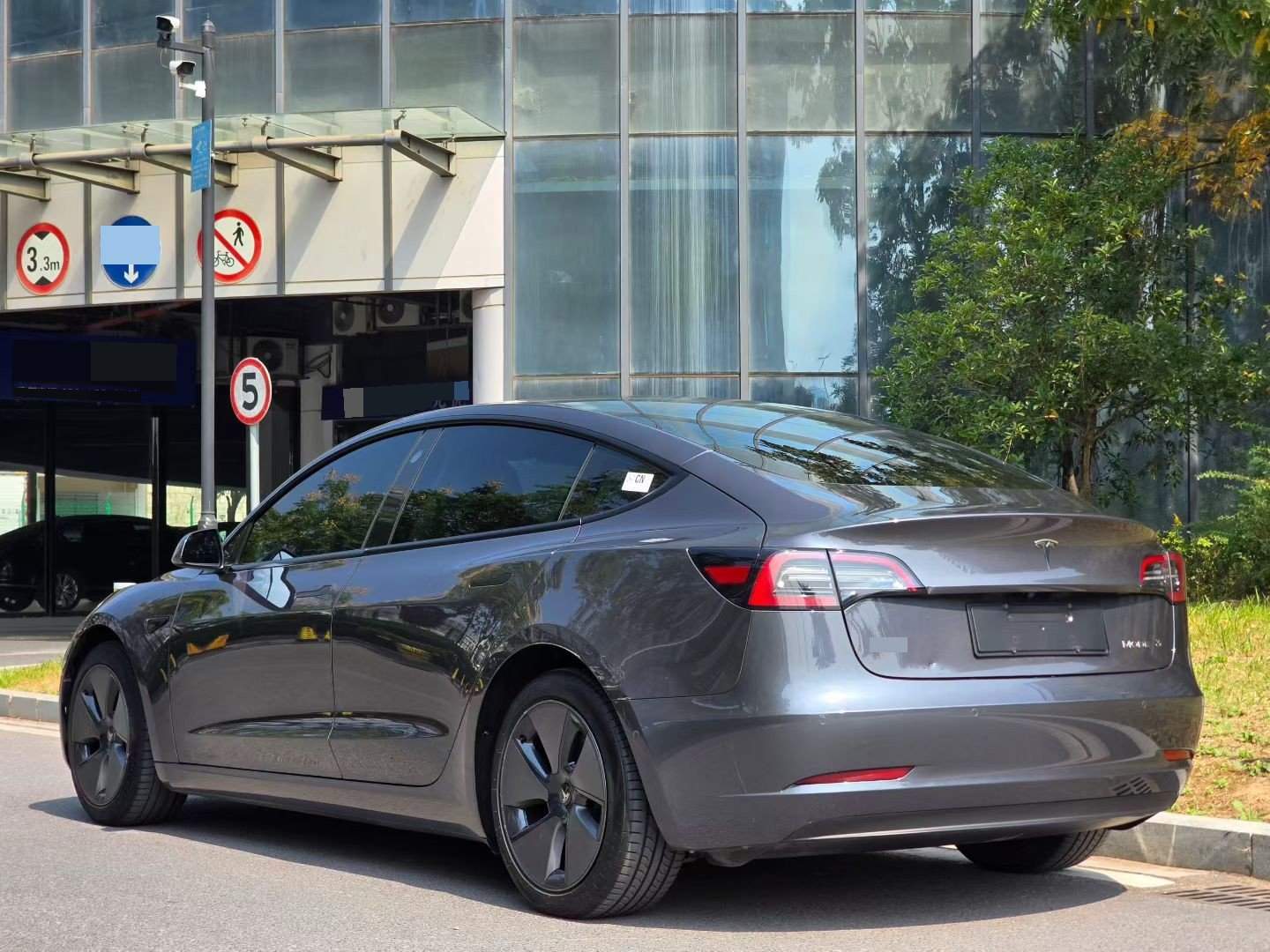 Tesla Model 3 2022 car image #3