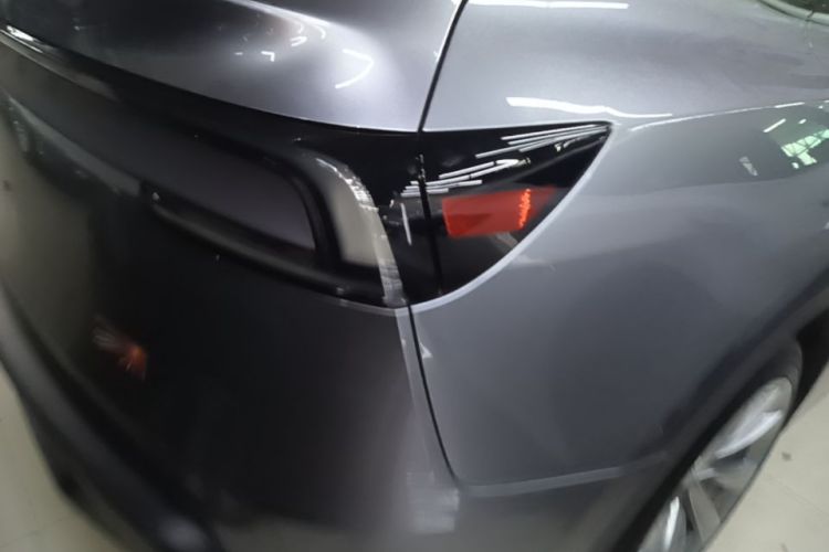 Tesla Model Y 2025 #8 Tesla Model Y 2025 car image #8