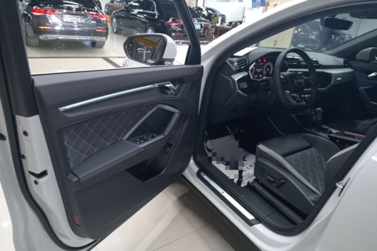 Audi Q3 2025 imagen de coche #16