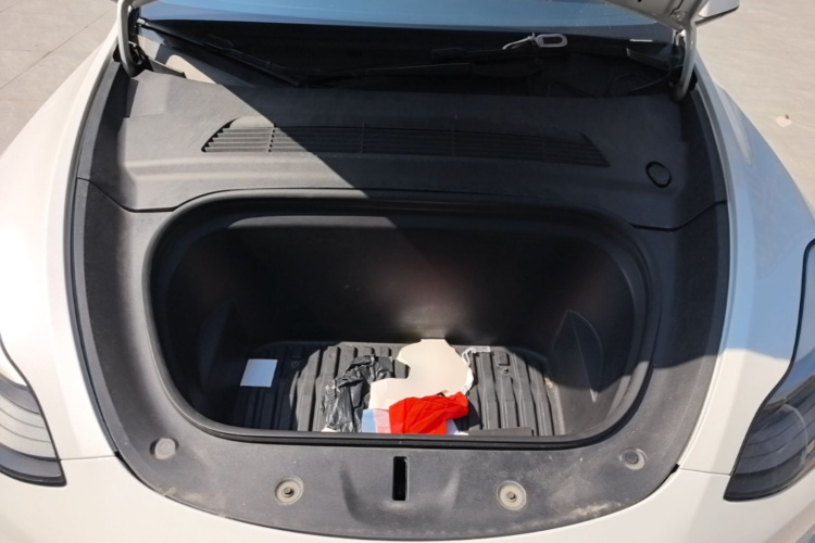 Tesla Model Y 2021 #20 Tesla Model Y 2021 car image #20