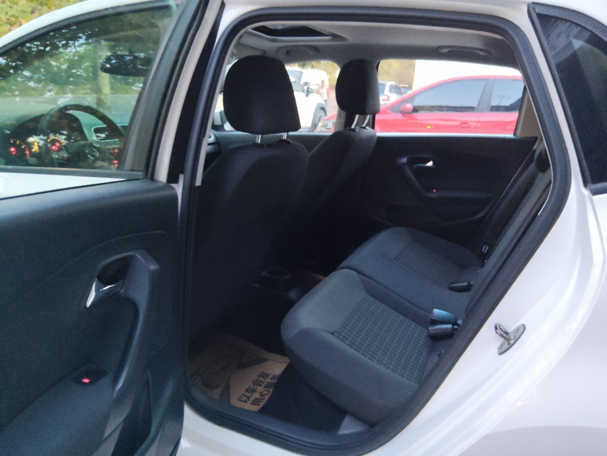 Volkswagen Polo 2016 car image #7