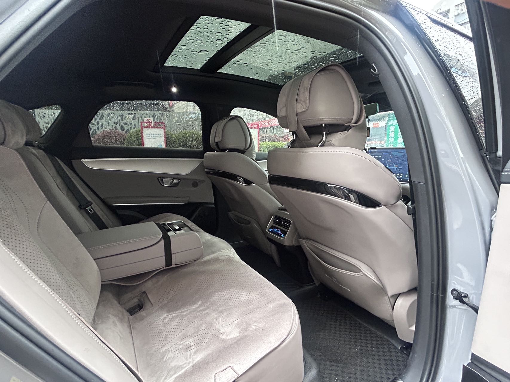 BYD Han 2025 car image #8