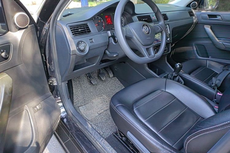 Volkswagen Santana 2017 car image #16
