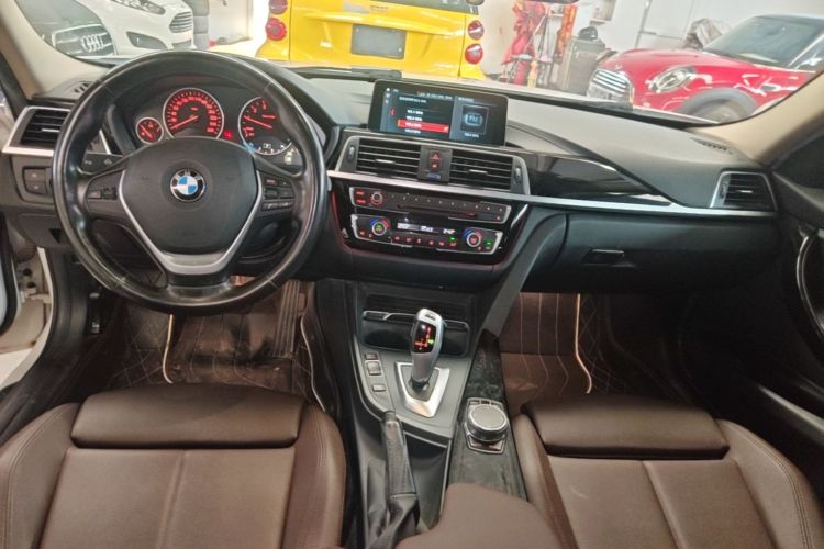 BMW 3 Series 2018 car image #10