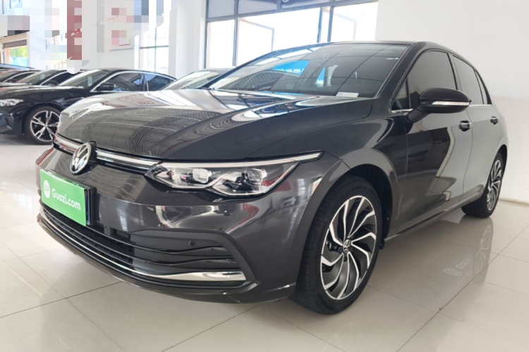 Volkswagen Golf 2023 car image #2