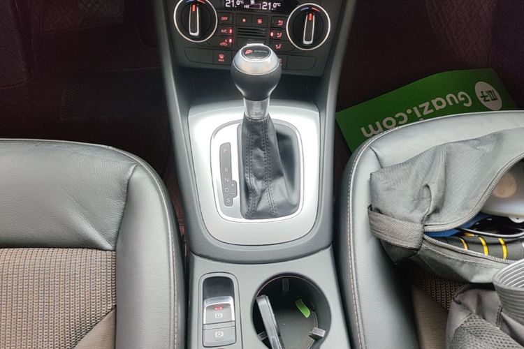 Audi Q3 2018 car image #14