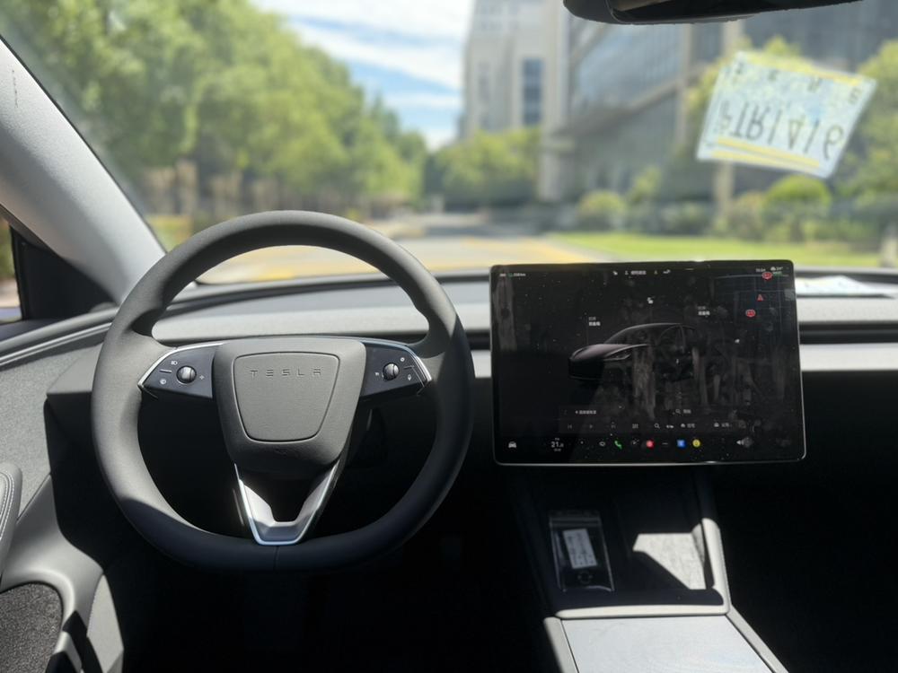 Tesla Model 3 2026 immagine di auto #16