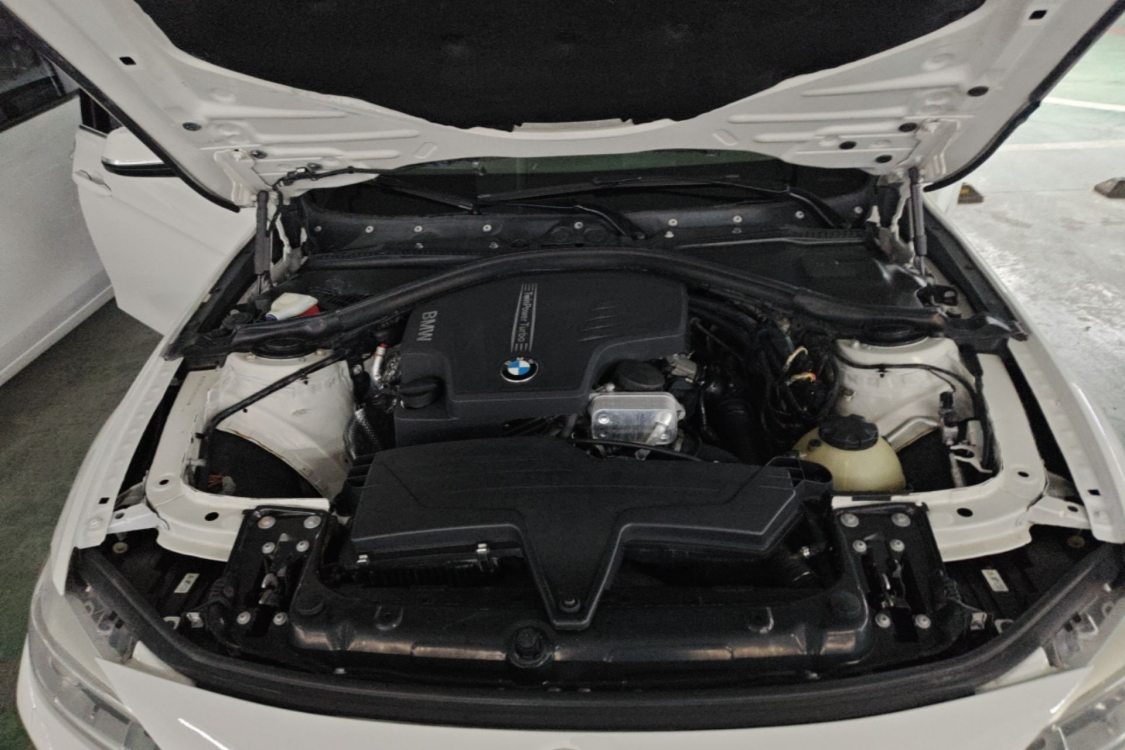 BMW 3 Series 2012 car image #6