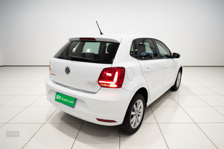 Volkswagen Polo 2015 car image #7