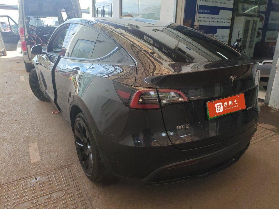 Tesla Model Y 2024 car image #9