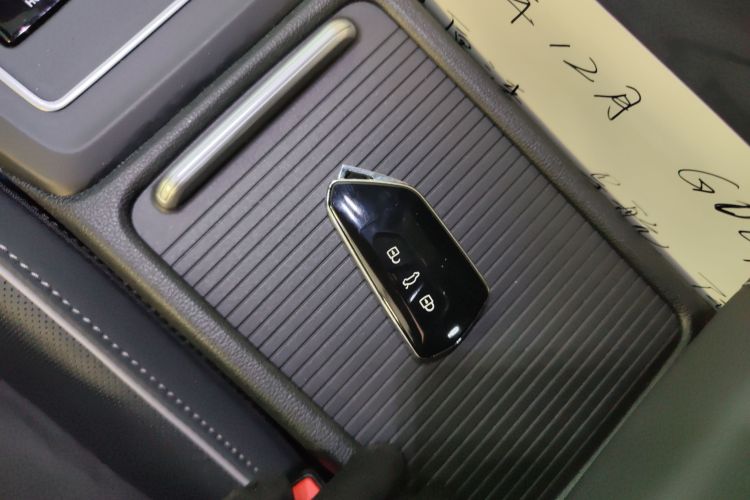 Volkswagen Golf 2023 imagen de coche #9