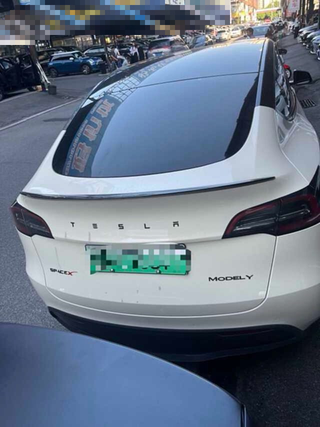 Tesla Model Y 2021 #8 Tesla Model Y 2021 car image #8