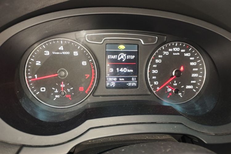 Audi Q3 2015 car image #12