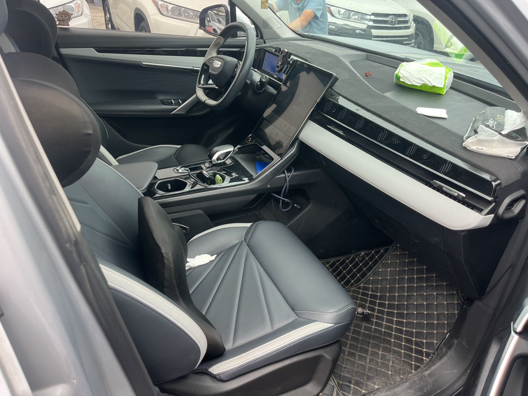 GEELY Boyue L 2024 car image #9