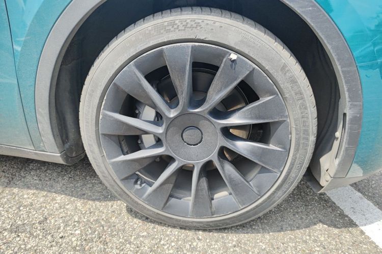 Tesla Model Y 2021 car image #9